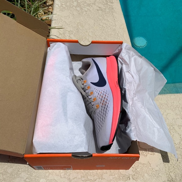 Nike air zoom pegasus 34 • BRAND NEW • NEVER WORN• - Picture 2 of 11